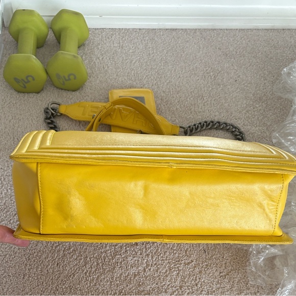 Vibrant Yellow Leather Bag - Picture 6 of 7